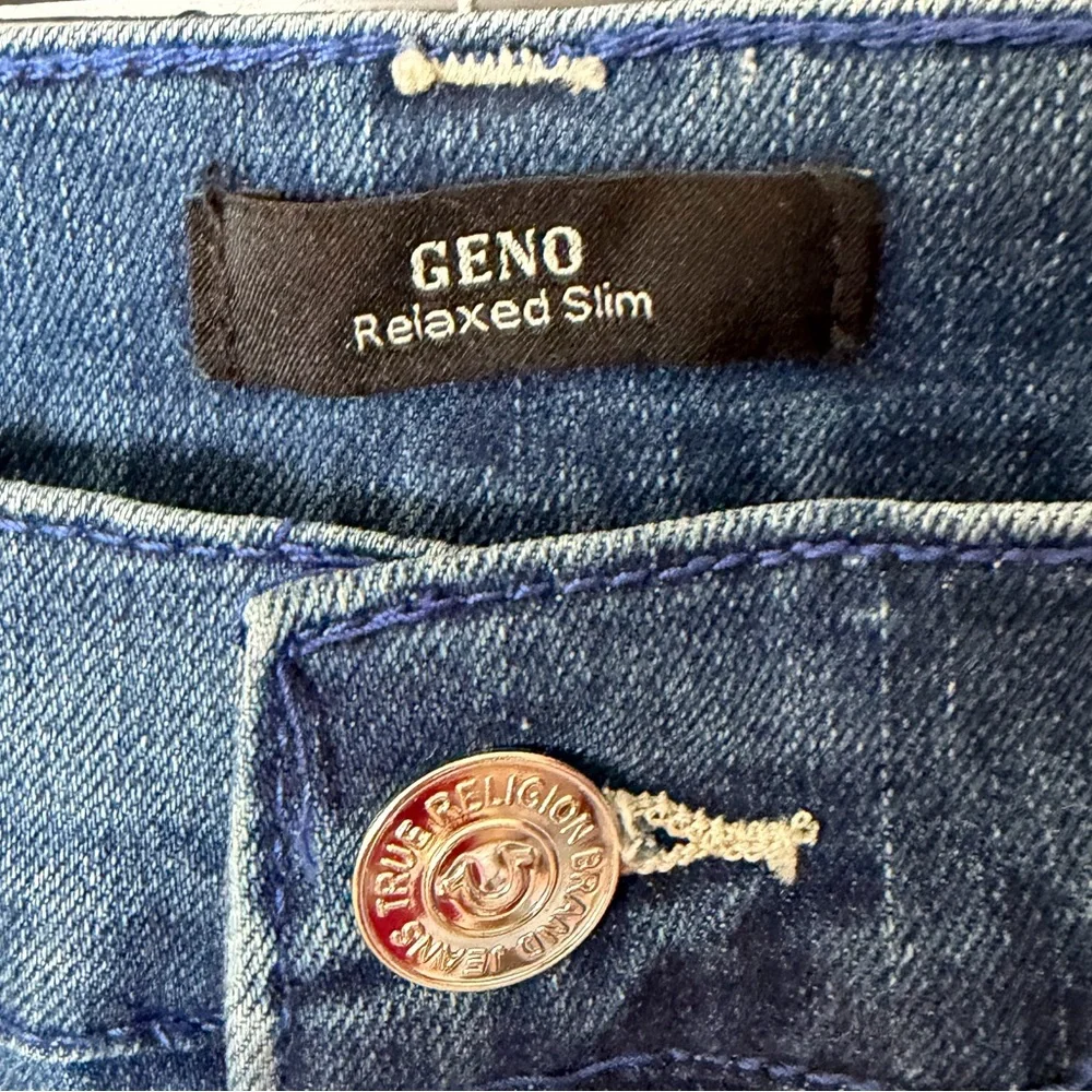 True Religion Denim Jeans Gene Relaxed Slim with Signature Stitching Size 36
